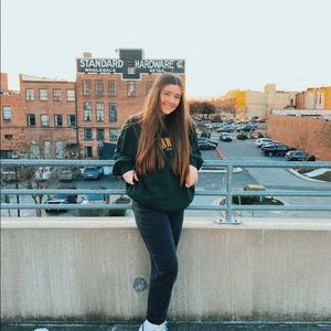 Meet your Posher, Ava